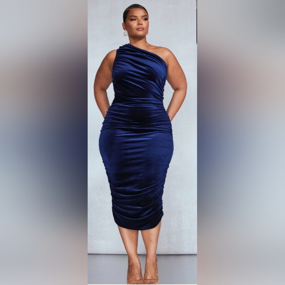 NWT NAVY BLUE RUCHED ONE SHOULDER VELVET DRESS (Size 24)